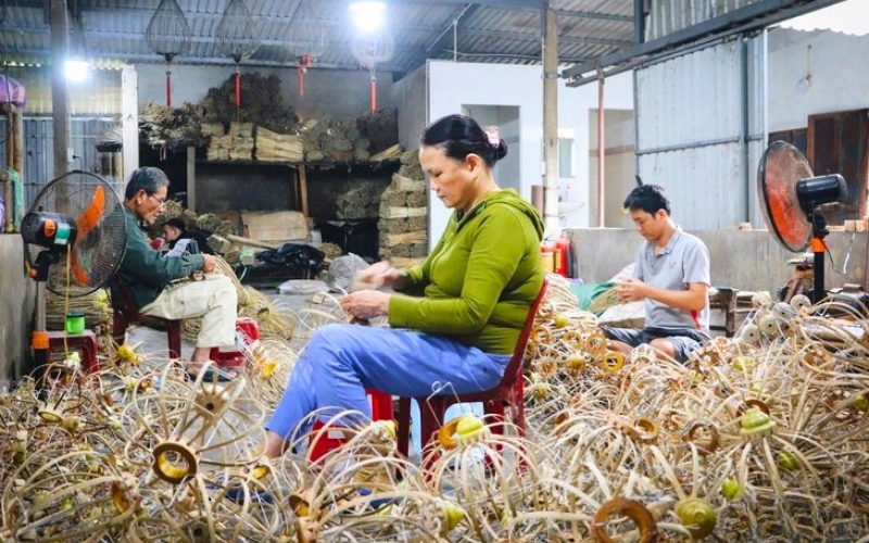 Ce savoir-faire précieux se perpétue dans de petits ateliers familiaux.