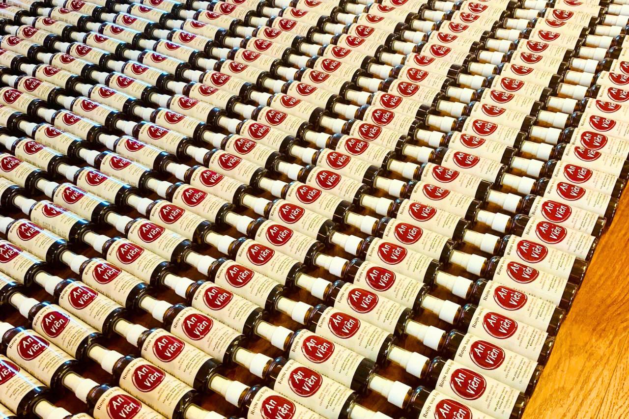 500 flacons d’alcool de massage offerts un soulagement bienvenu aux villageois