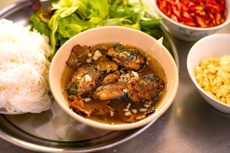 Bun Cha (Vermicelles de riz au porc grillé)