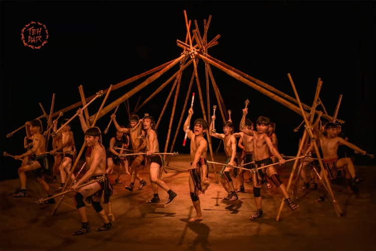 Le spectacle de Teh Dar