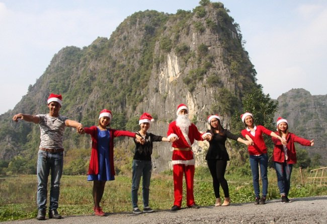 Wir befinden uns in der trockenen Halong-Bucht