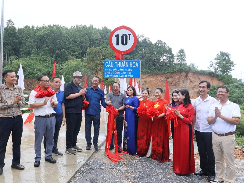 Les autorités locales et partenaires inaugurent le pont Thuân Hoa Horizon Vietnam