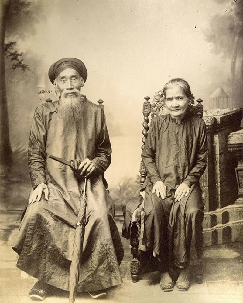 Un couple âgé saisi à travers l’objectif du photographe Aurélien Pestel vers 1890