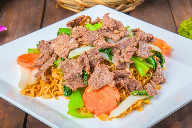 Rezept für gebratene Nudeln mit Rindfleisch (Mỳ xào bò)