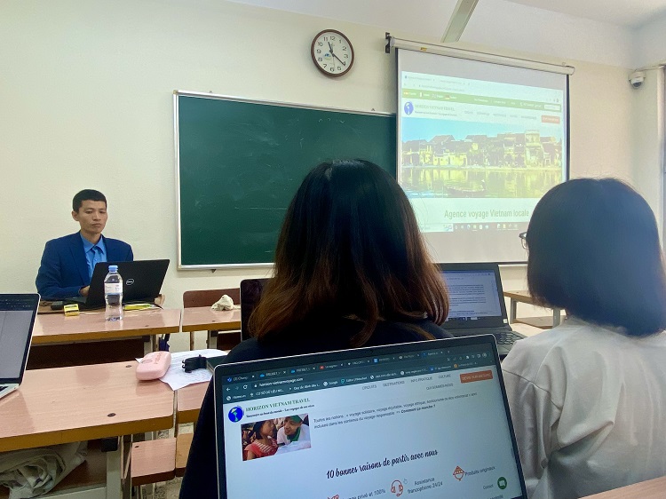 Bau lädt die Studierenden ein, die Website von Horizon Vietnam zu besuchen